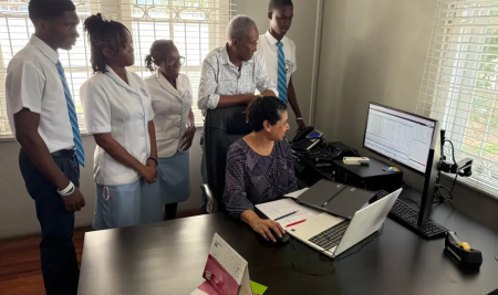 Entrepreneur Donovan Lewis inspires STGC students at boardroom meeting